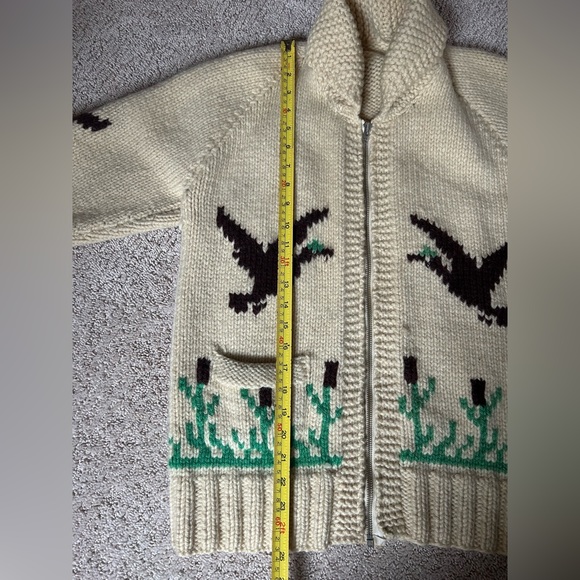 Vintage 1950's Hand-Knit Cowichan Cardigan Ducks - Picture 6 of 8